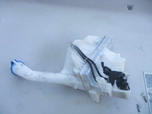 2017 GENUINE HYUNDAI I10 1.0PETROL FRONT WINDSCREEN WASHER BOTTLE 98610B9110 - Image 3