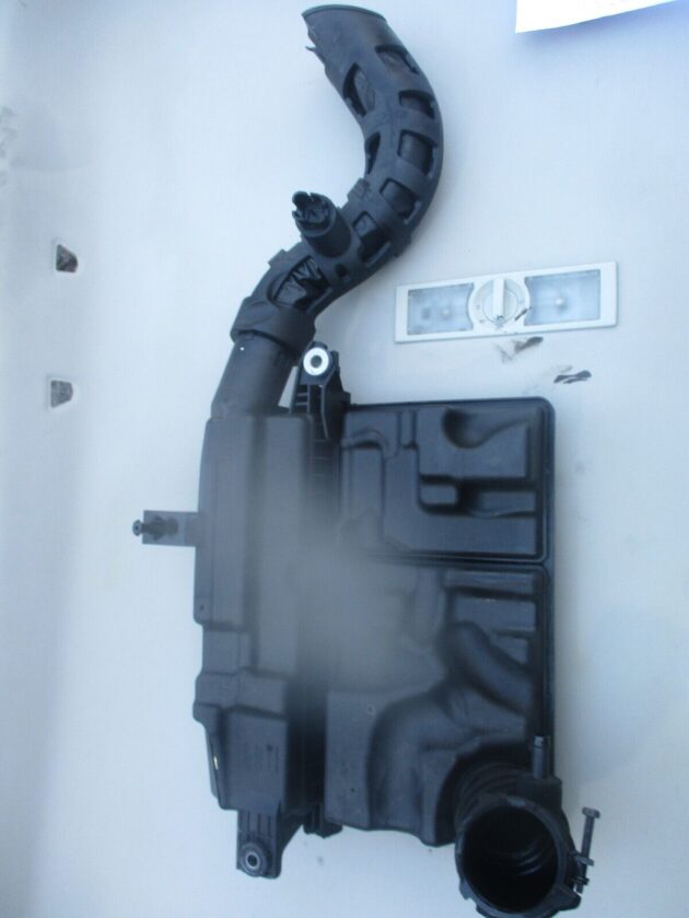 2017 GENUINE HYUNDAI I10 1.0PETROL AIR FILTER BOX HOUSING 28112B9000 - Image 3