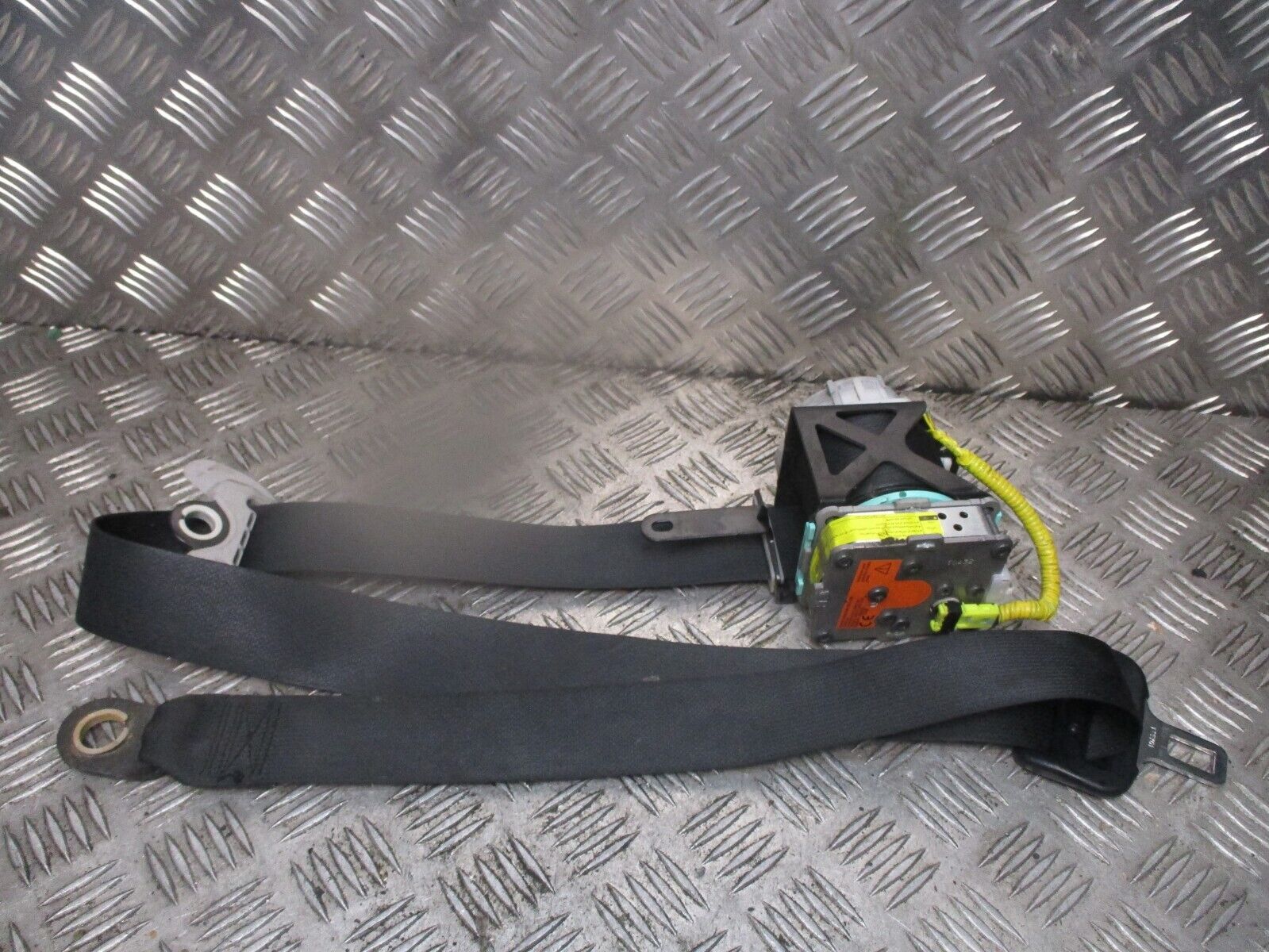 2015 GENUINE TOYOTA VERSO FRONT LEFT PASSENGER SIDE SEAT BELT 732200F053 - Image 2