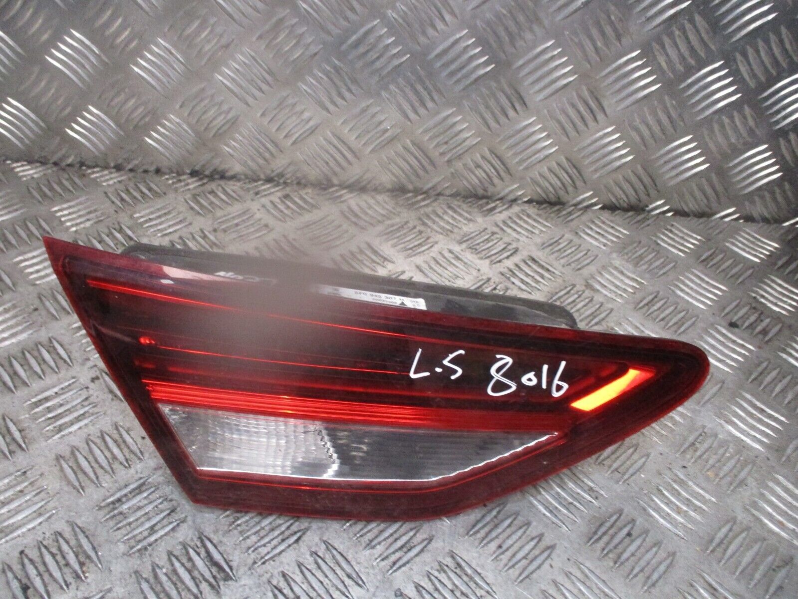 2015 SEAT LEON HATCHBAK REAR LEFT PASSENGER SIDE INNER TAILLIGHT LAMP 5F0945307H