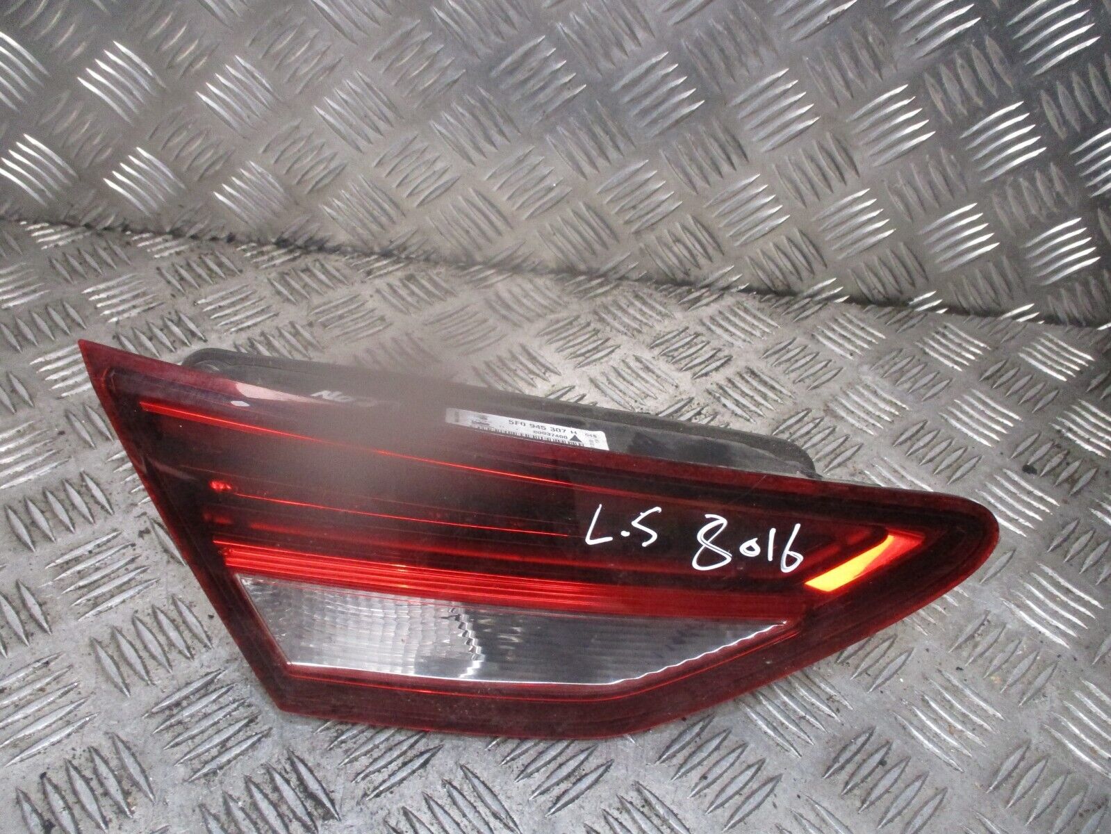 2015 SEAT LEON HATCHBAK REAR LEFT PASSENGER SIDE INNER TAILLIGHT LAMP 5F0945307H - Image 2