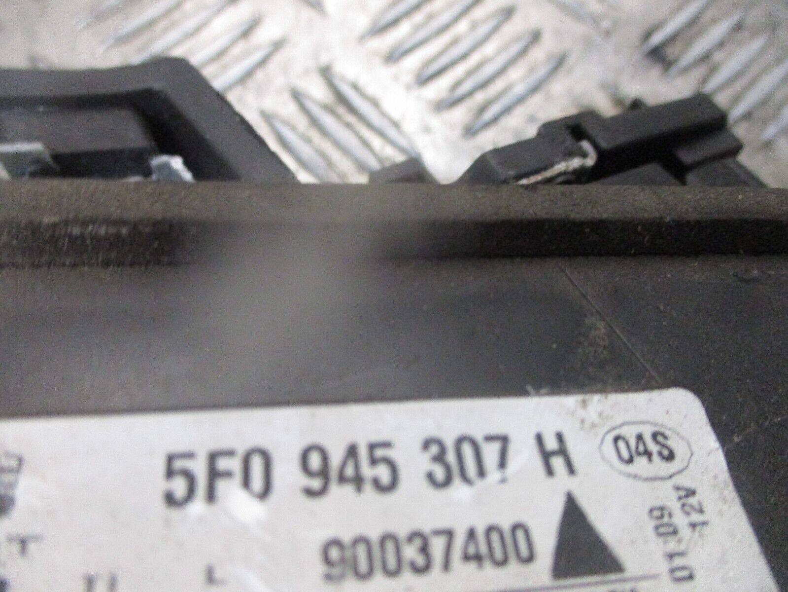 2015 SEAT LEON HATCHBAK REAR LEFT PASSENGER SIDE INNER TAILLIGHT LAMP 5F0945307H - Image 3