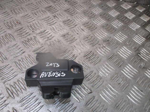 2013 GENUINE TOYOTA AVENSIS REAR TAILGATE BOOTLID LOCK MACHANISM