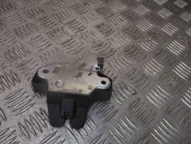2013 GENUINE TOYOTA AVENSIS REAR TAILGATE BOOTLID LOCK MACHANISM - Image 2