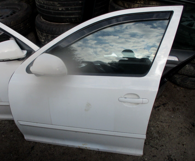 2012 GENUINE SKODA OCTAVIA FRONT LEFT PASSENGER SIDE BARE SHELL DOOR NSF