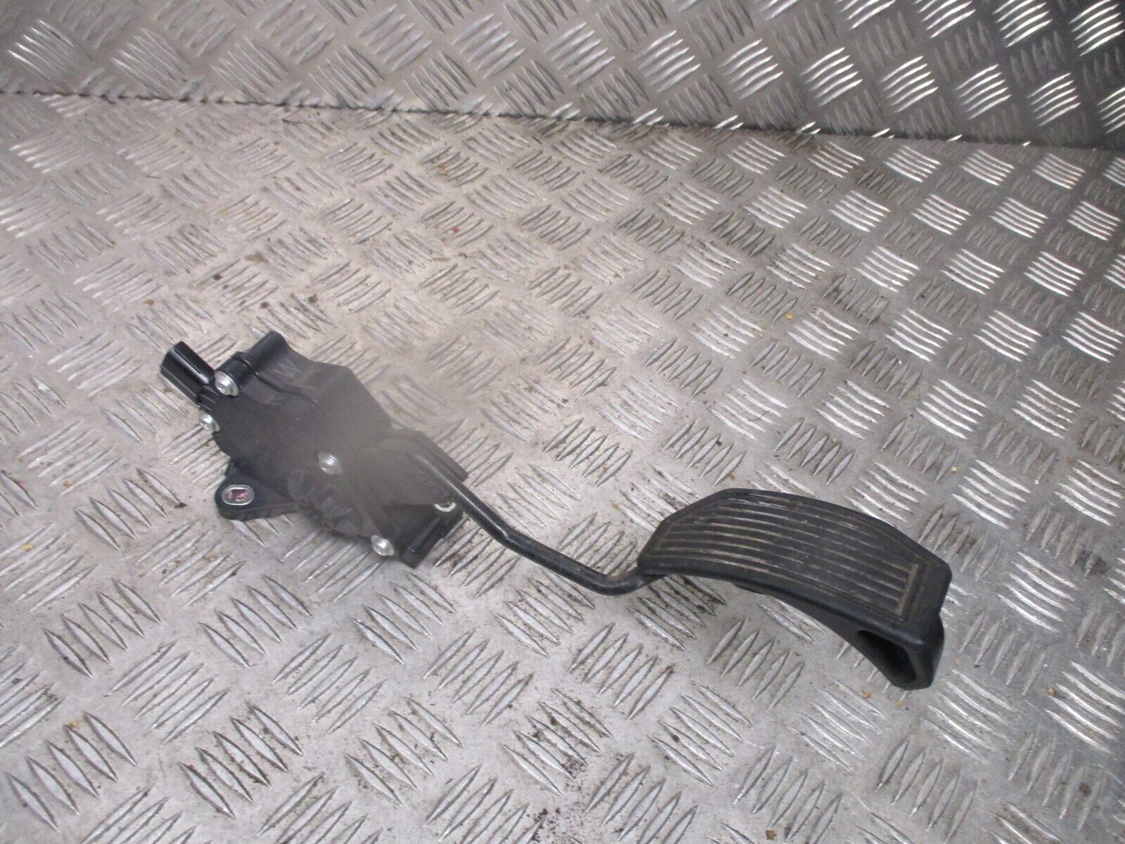 2014 GENUINE TOYOTA PRIUS THROTTLE ACCELERATOR PEDAL 78110-12040 - Image 2