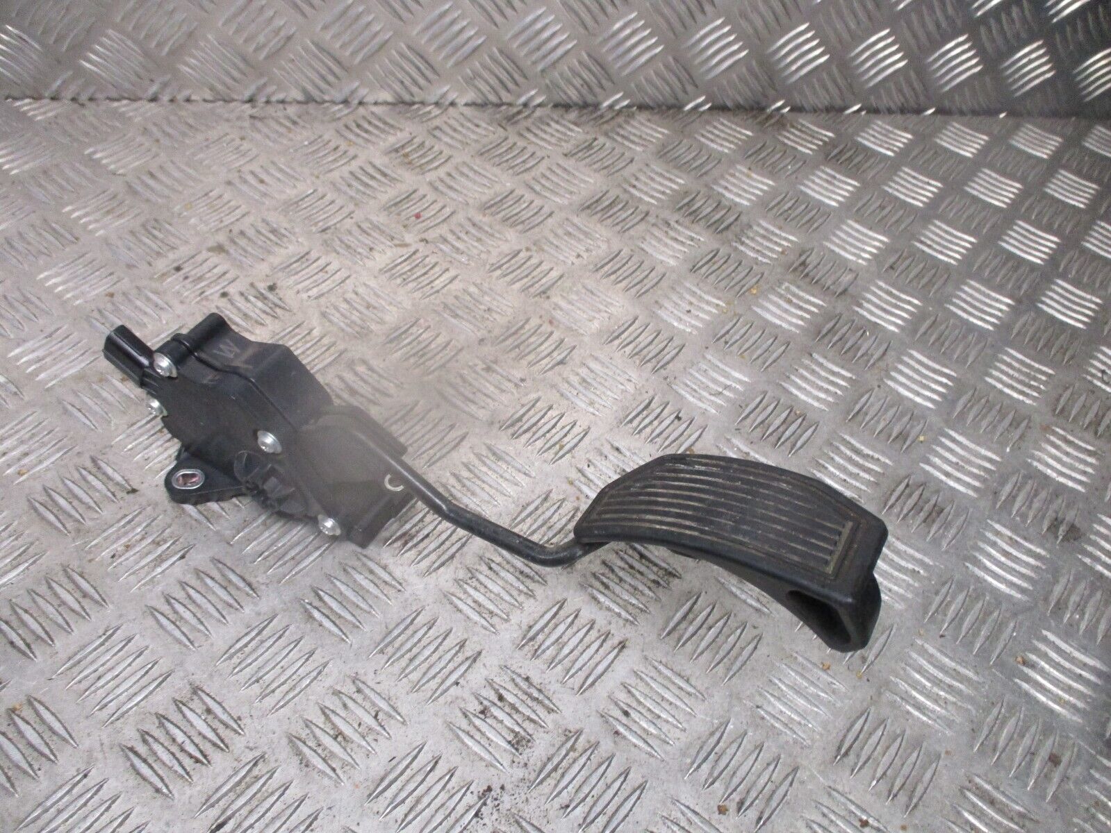 2014 GENUINE TOYOTA PRIUS THROTTLE ACCELERATOR PEDAL 78110-12040 - Image 3