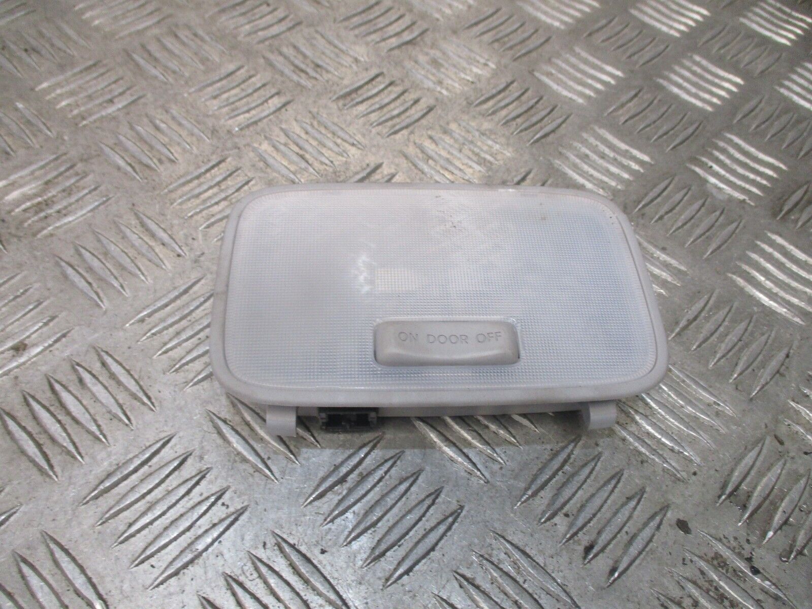 2017 GENUINE HYUNDAI I10 INTERIOR ROOF READING LIGHT LAMP 92850-1Y100 - Image 2