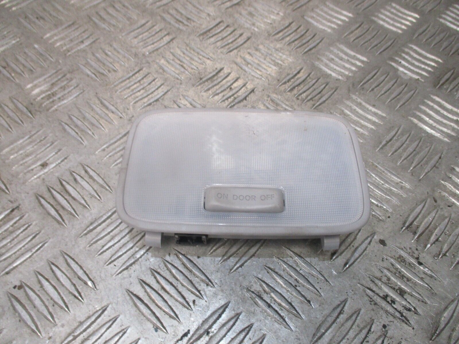 2017 GENUINE HYUNDAI I10 INTERIOR ROOF READING LIGHT LAMP 92850-1Y100 - Image 4