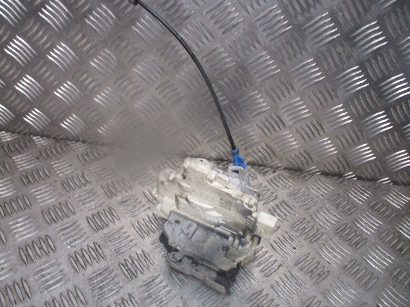 2015 GENUINE AUDI A3 REAR RIGHT DRIVER SIDE DOOR LOCK MECHANISM 4G0837016 - Image 2