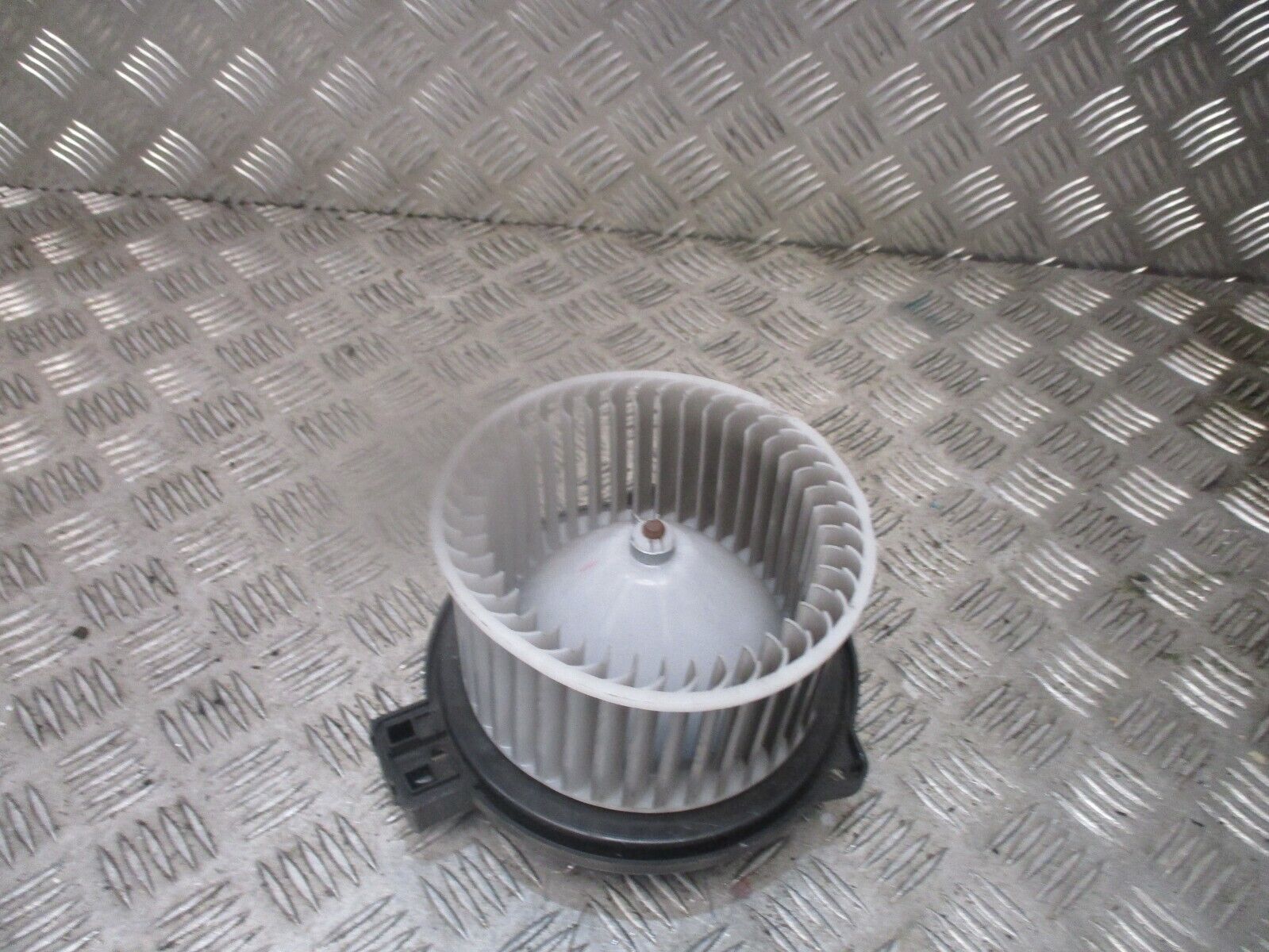 2015 GENUINE MUZDA 2 HEATER BLOWER MOTOR FAN 8727001630