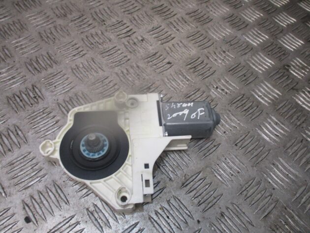 2008 GENUINE VW SHARAN FRONT RIGHT DRIVER SIDE DOOR WINDOW MOTOR 8K0959801B - Image 2
