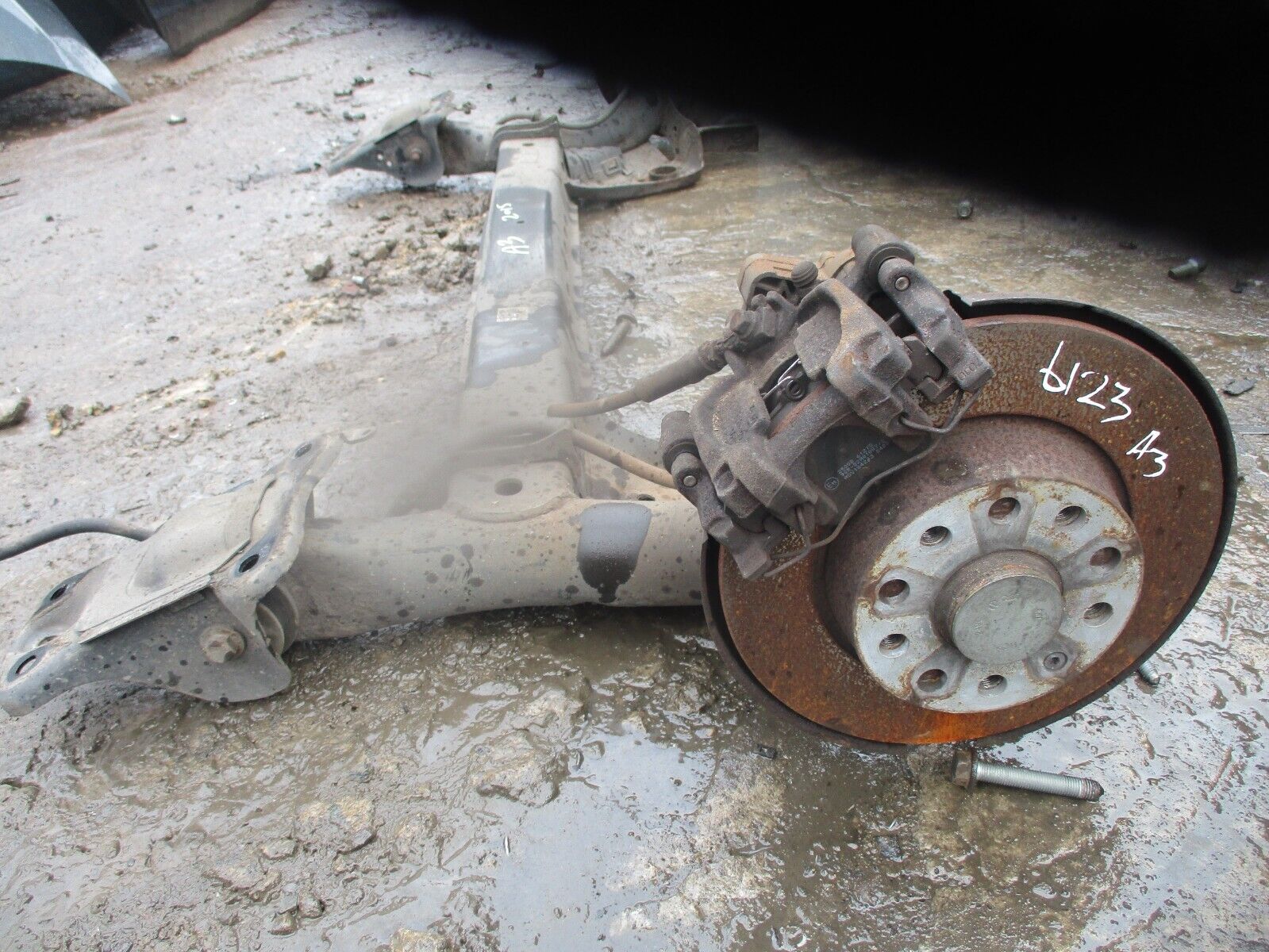 2015 GENUINE AUDI A3 1.6 TDI REAR COMPLETE AXLE - Image 2