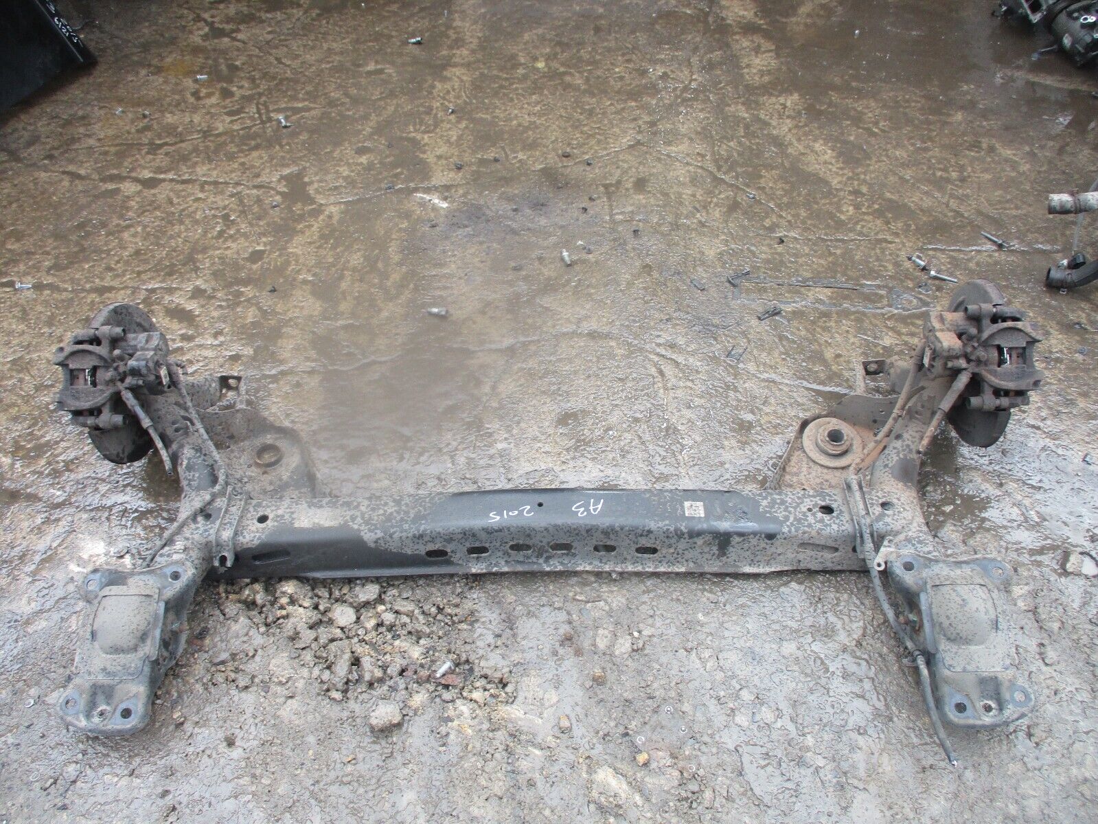 2015 GENUINE AUDI A3 1.6 TDI REAR COMPLETE AXLE - Image 4