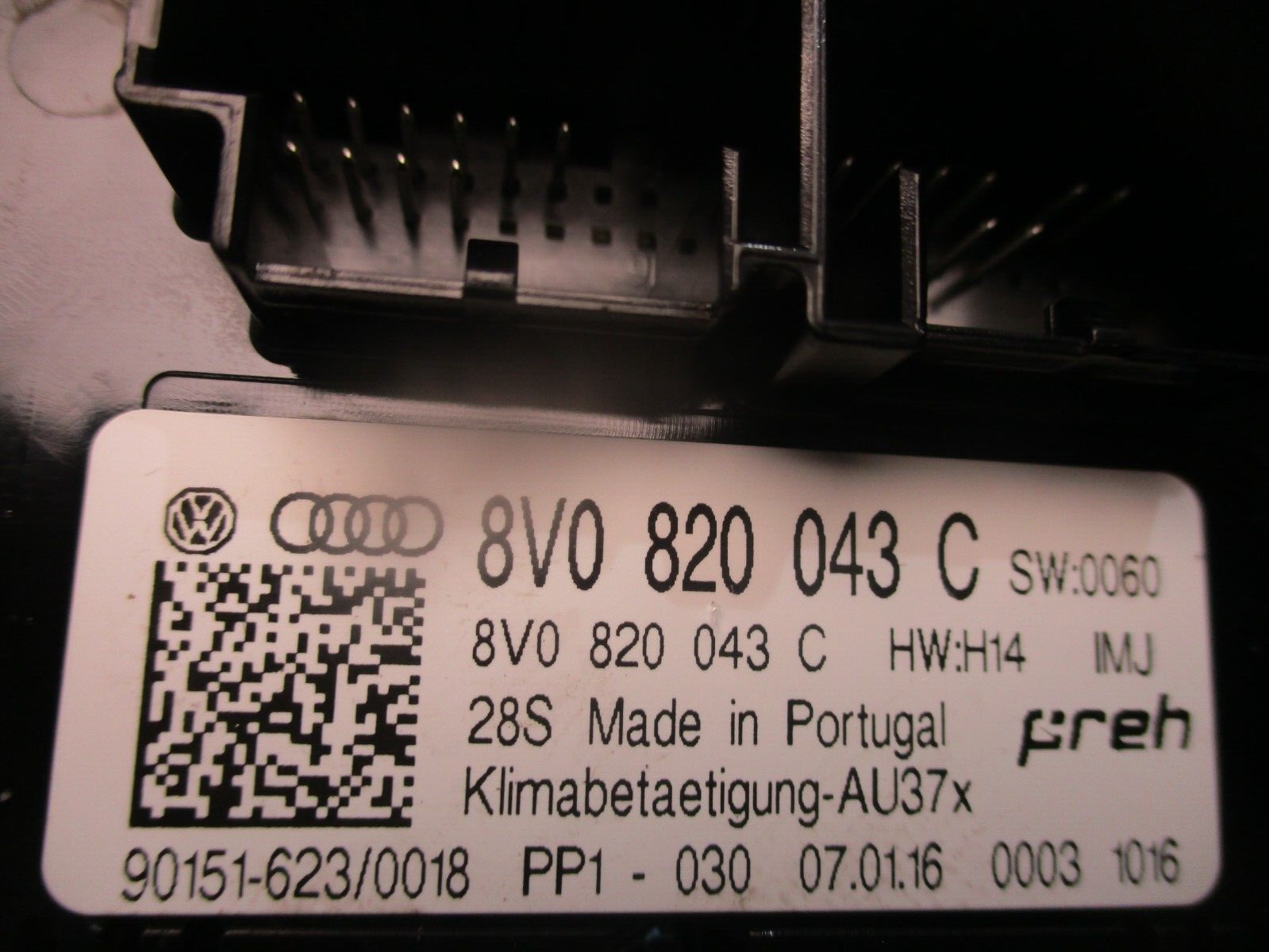 2016 GENUINE AUDI A3 8V A/C CLIMATE HEATER CONTROL PANEL SWITCH 8V0820043C - Image 3