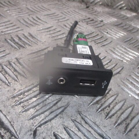 2015 GENUINE VW GOLF MK7 AUX IN USB PORT SOCKET CONNECTION 5G0035222E