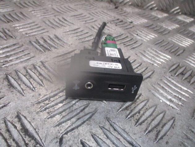 2015 GENUINE VW GOLF MK7 AUX IN USB PORT SOCKET CONNECTION 5G0035222E