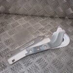 2023 GENUINE SEAT ARONA FRONT RIGHT DRIVER SIDE BONNET HINGE 6F0823302A