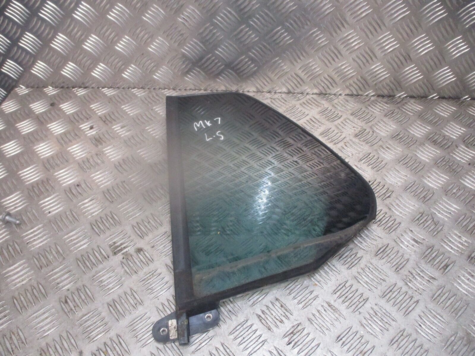 2015 GENUINE VW GOLF MK7 REAR RIGHT DRIVER SIDE QUARTER GLASS 5G6845213 - Image 2