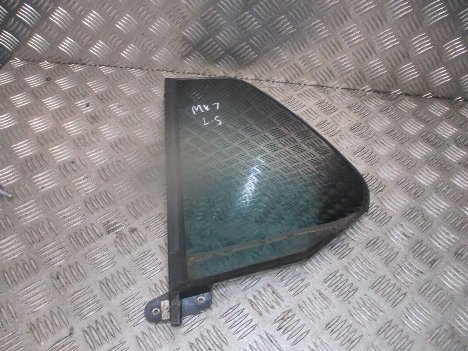 2015 GENUINE VW GOLF MK7 REAR RIGHT DRIVER SIDE QUARTER GLASS 5G6845213 - Image 3