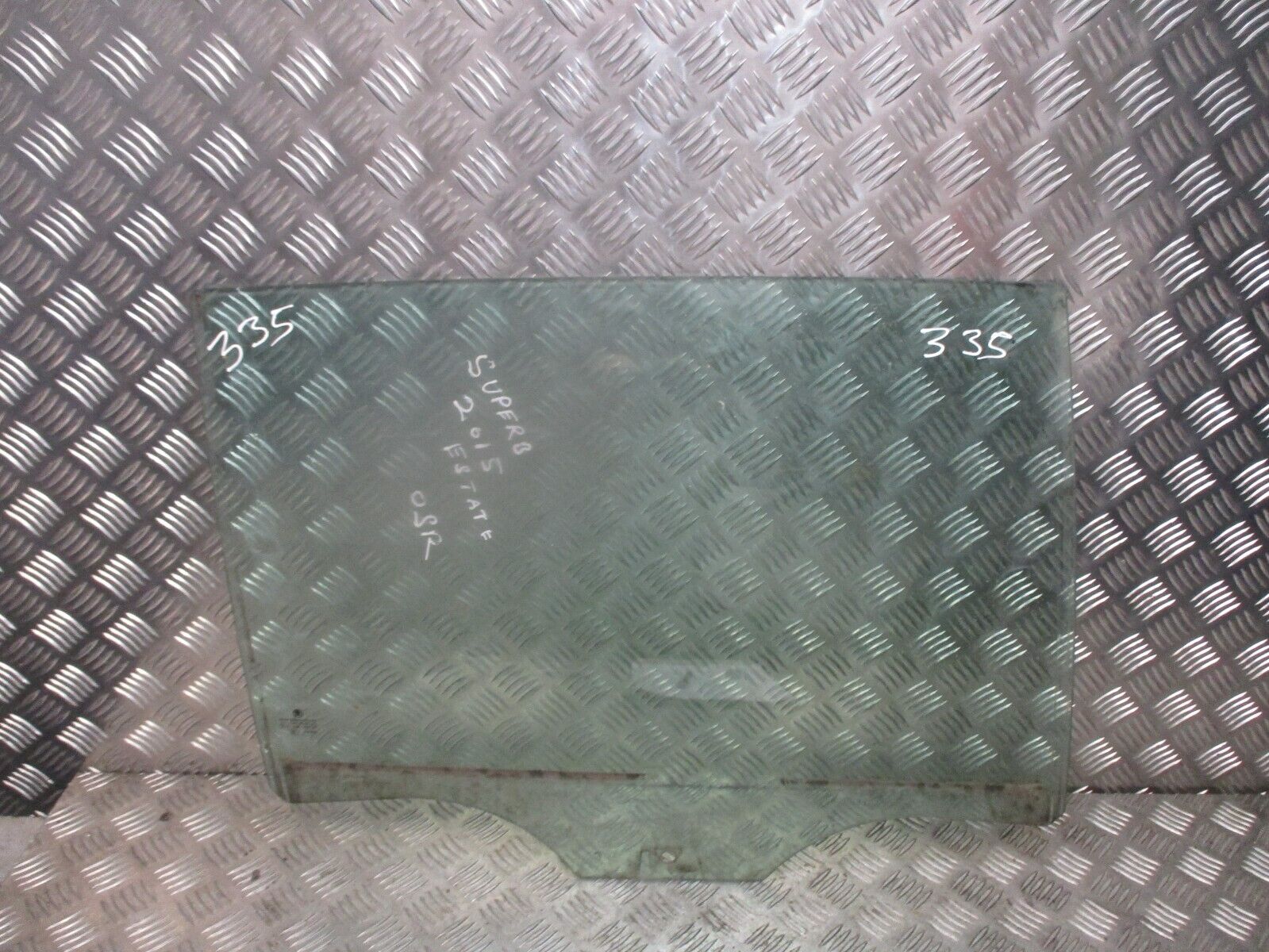 2015 GENUINE SKODA SUPERB ESTATE REAR RIGHT DRIVER SIDE WINDOW GLASS - Image 2