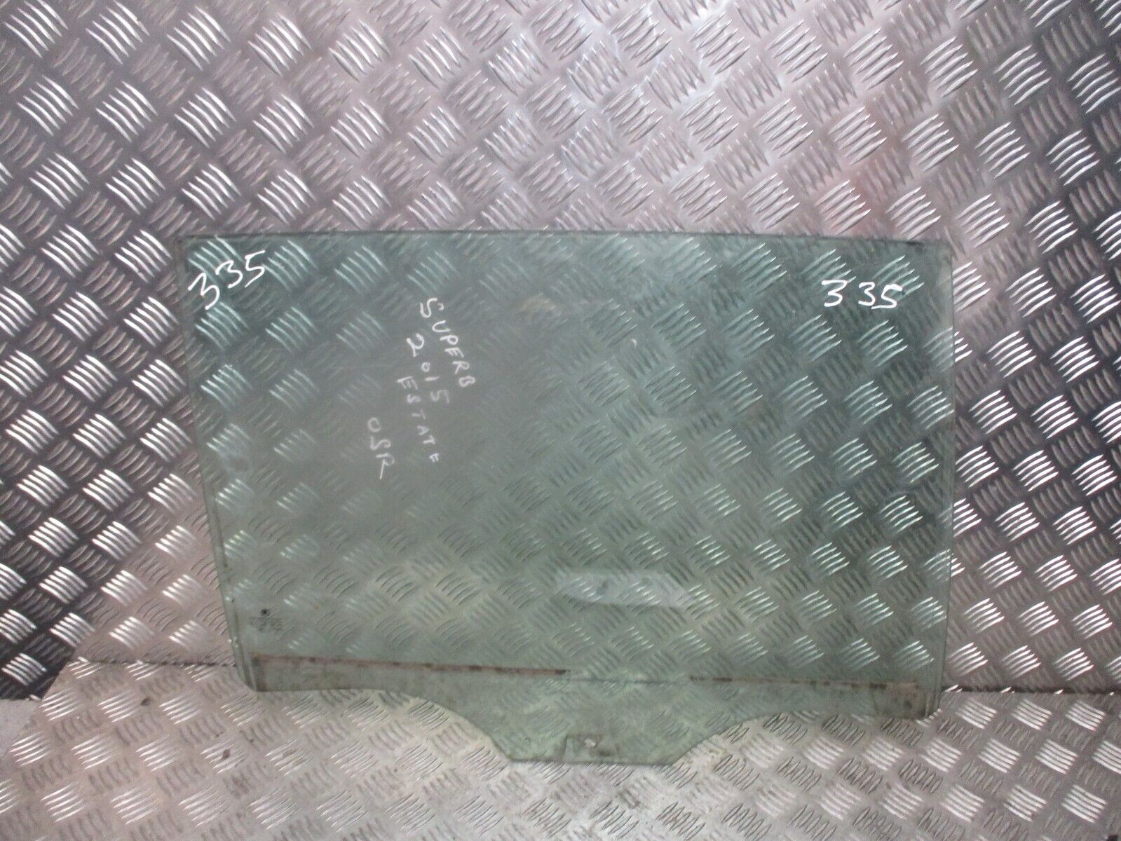 2015 GENUINE SKODA SUPERB ESTATE REAR RIGHT DRIVER SIDE WINDOW GLASS - Image 3