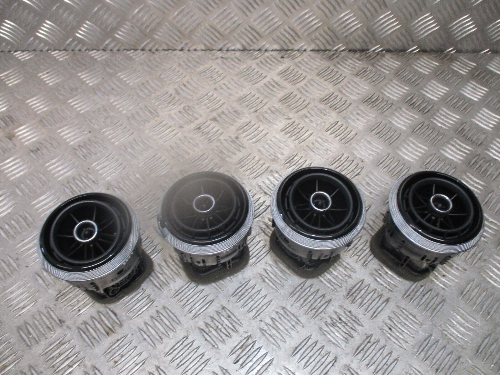 2016 GENUINE AUDI A3 8V FRONT DASHBOARD 4 X AIRVENTS 8V0820901A