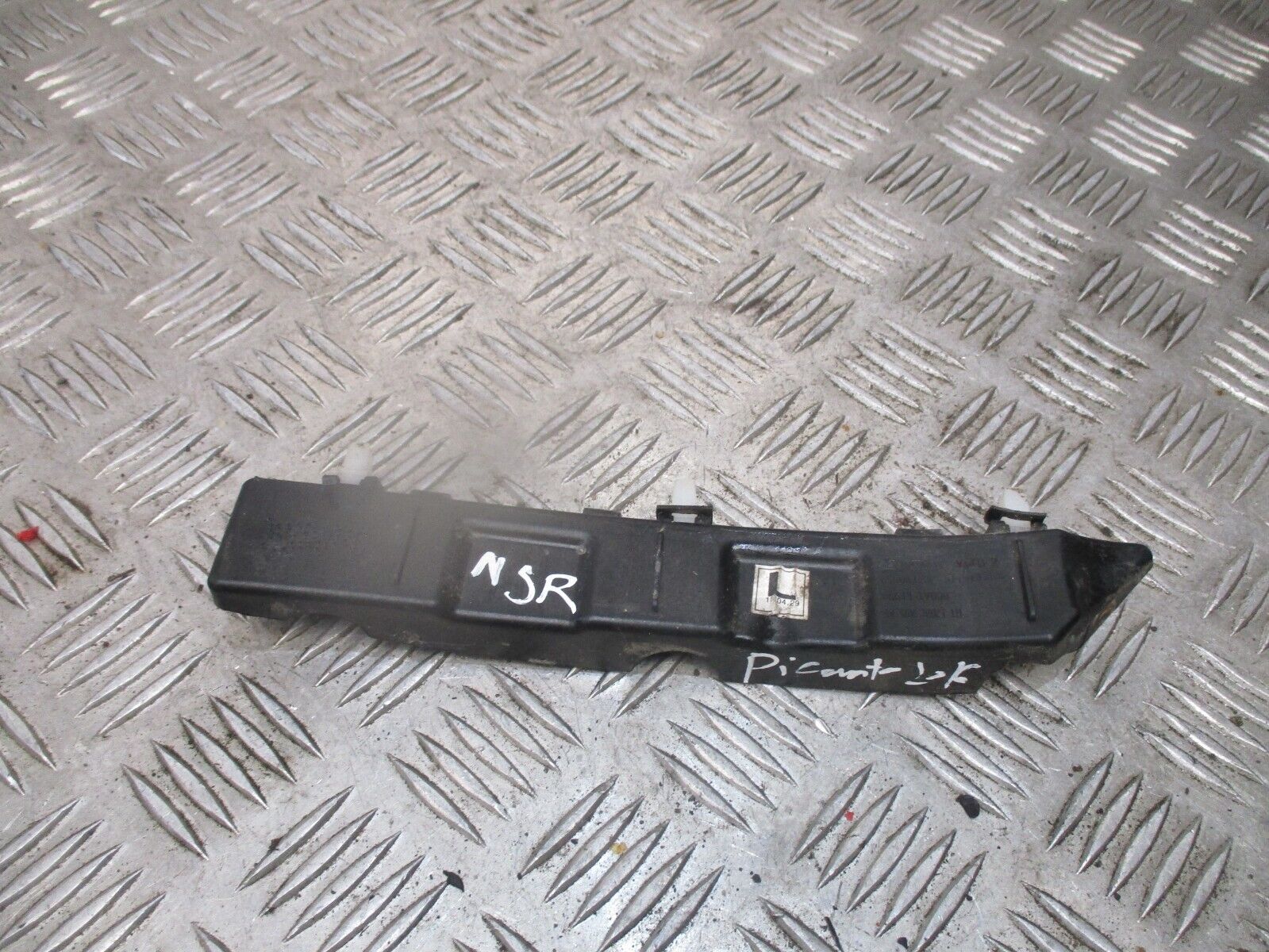 2015 GENUINE KIA PICANTO REAR LEFT PASSENGER SIDE BUMPER BRACKET 86613-1Y000 - Image 2