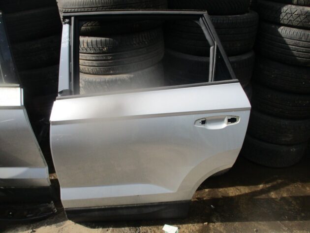 2018 GENUINE SKODA KAROQ REAR LEFT PASSENGER SIDE BARE SHELL DOOR - Image 2