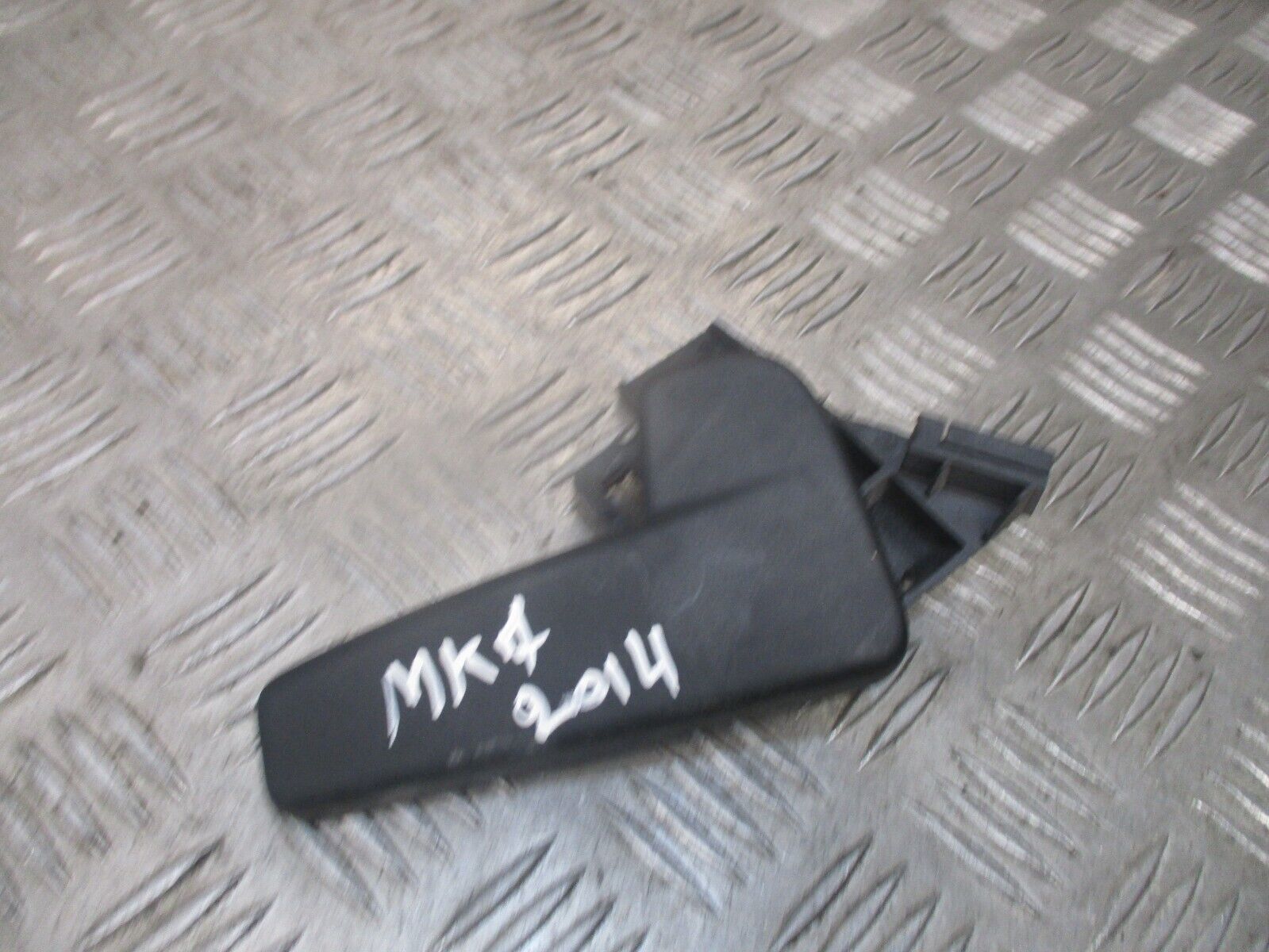 2014 VW PASSAT B7 FRONT BONNET LOCK CATCH RELEASE HANDLE BRACKET 3C2823533 - Image 2