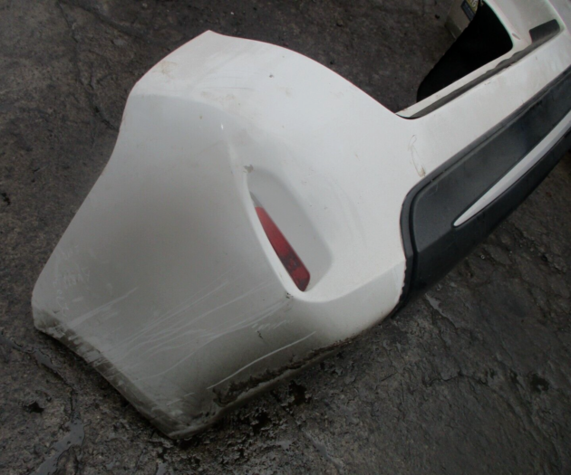 2014 GENUINE TOYOTA AURIS ESTATE REAR COMPLETE BUMPER - Image 2